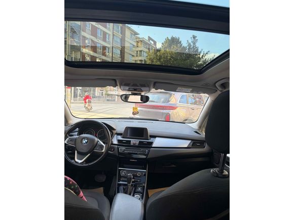 BMW 218i Active Tourer Cam Tavan Değişensiz Bakımlı