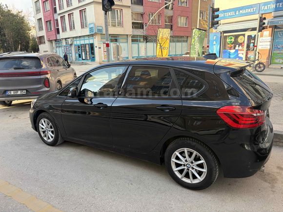 BMW 218i Active Tourer Cam Tavan Değişensiz Bakımlı