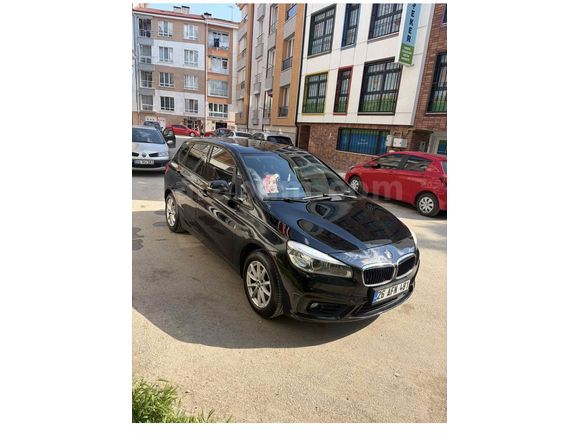 BMW 218i Active Tourer Cam Tavan Değişensiz Bakımlı