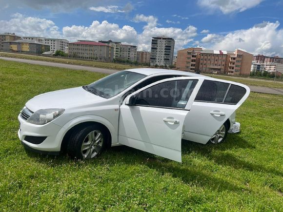 Sahibinden Opel Astra 1.6 Essentia 2012 Model