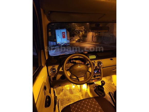 Sahibinden otomobil Renault Kangoo Multix 1.5 dCi Expression 2004 Model İzmir 250.000 km Beyaz