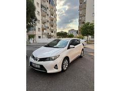 Sahibinden Toyota Auris 1.4 D-4D Premium 2013 Model  200.000 km Beyaz