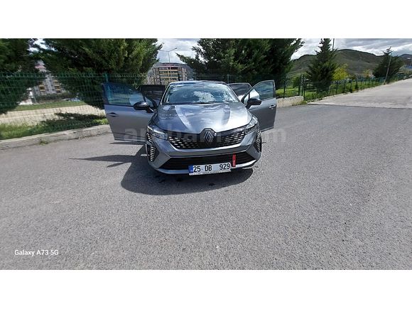 İlk Sahibinden Renault Clio 1.0 TCe Techno Esprit Alpine 2025 Model, 4'binde.