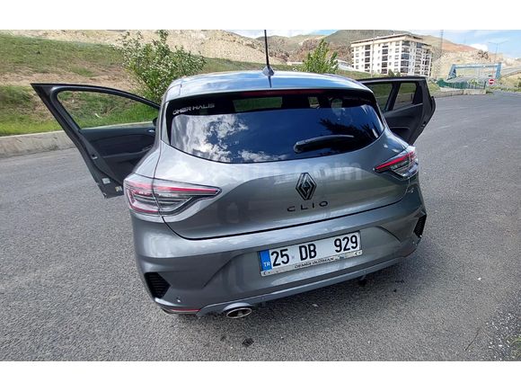 İLK Sahibinden Renault Clio Alpine 2025 Model, 4.100'de.