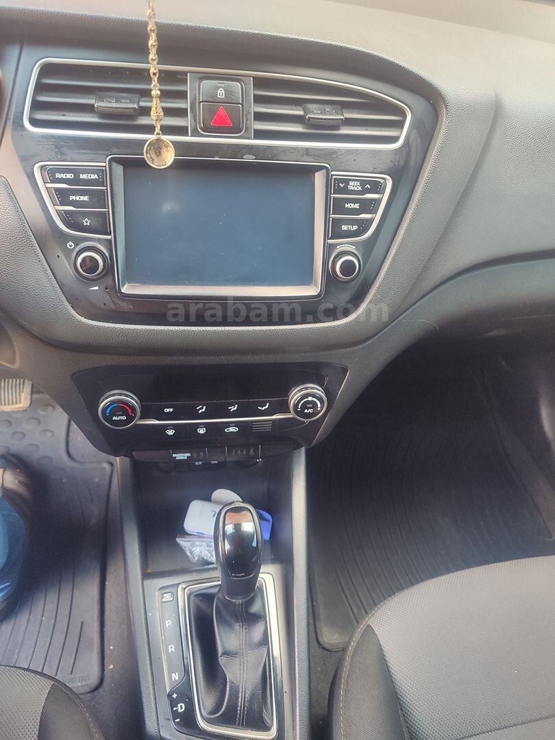 Sahibinden Hyundai i20 1.4 MPI Elite Smart 2018 Model Sakarya 156.000 km Beyaz 3