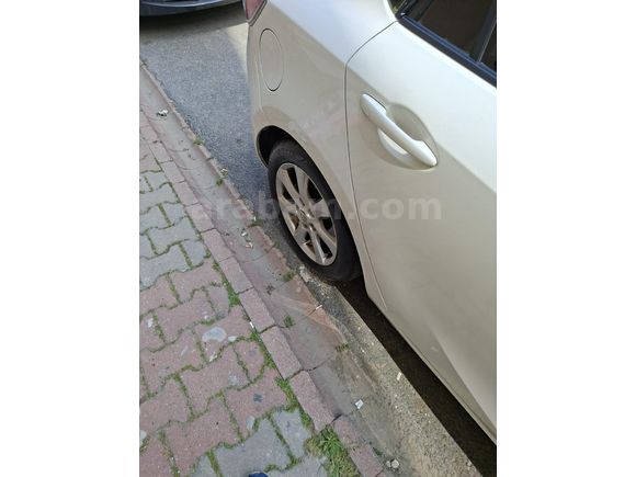 ACİL!Sahibinden Mazda 3 1.6 Impressive 2010 Model  195.000 km Beyaz