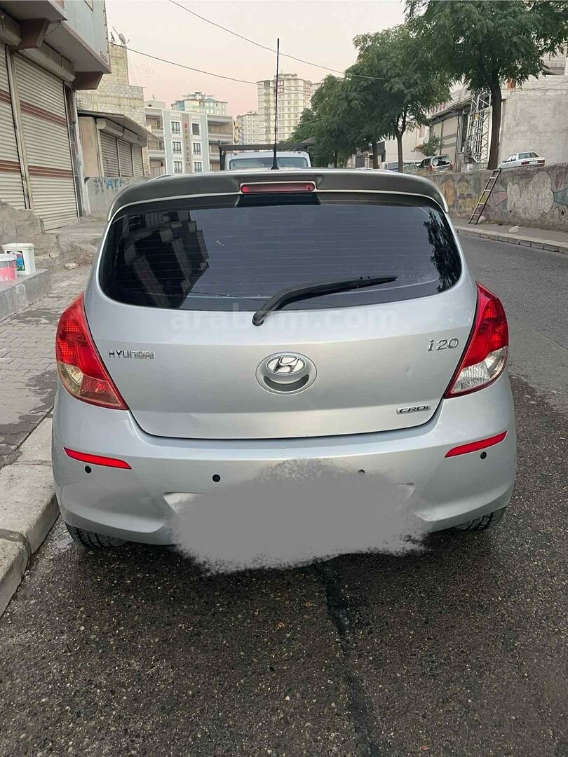 Sahibinden Hyundai i20 1.4 CRDi Jump 2012 Model Gaziantep 220.000 km Gri (Gümüş) 3