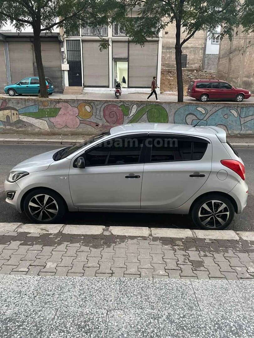 Sahibinden Hyundai i20 1.4 CRDi Jump 2012 Model Gaziantep 220.000 km Gri (Gümüş) 2