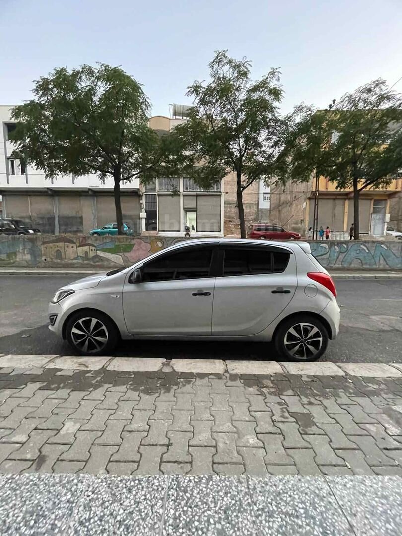 Sahibinden Hyundai i20 1.4 CRDi Jump 2012 Model Gaziantep 220.000 km Gri (Gümüş) 4