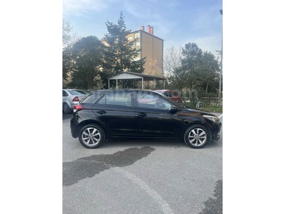 Sahibinden Hyundai i20 1.4 MPI Style 2014 Model  129.633 km Siyah