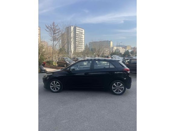 Sahibinden Hyundai i20 1.4 MPI Style 2014 Model  129.633 km Siyah