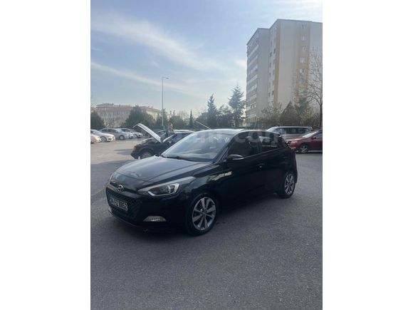 Sahibinden Hyundai i20 1.4 MPI Style 2014 Model  129.633 km Siyah