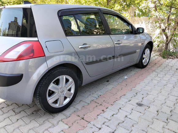 Sahibinden Renault Megane 1.6 Dynamique 2004 Model  320.000 km Gri (Gümüş)