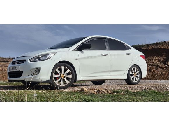 Sahibinden Hyundai Accent Blue 1.4 D-CVVT Mode Plus 2014 Model