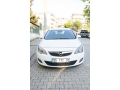 Dikkat Çeken Plakasıyla Öğretmenden Bakımlı Opel Astra J 