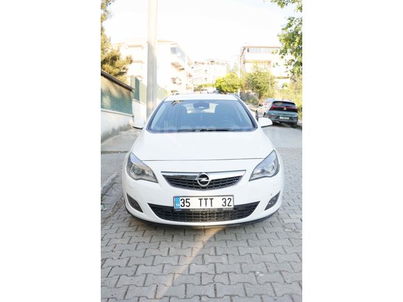 Dikkat Çeken Plakasıyla Öğretmenden Bakımlı Opel Astra J 