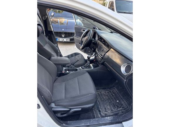 Sahibinden Toyota Auris 1.4 D-4D Active Skypack 2013 Model Mersin