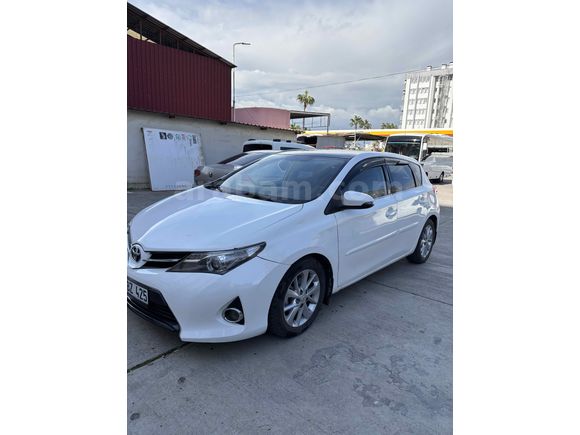 Sahibinden Toyota Auris 1.4 D-4D Active Skypack 2013 Model Mersin