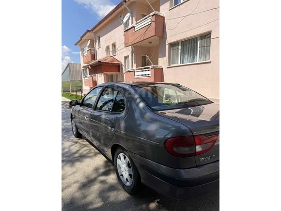 Sahibinden Renault Megane Klimalı Buzz Gibi 1.6 RTE 2000 Model TAKAS DEĞERLENDİRİLİR 
