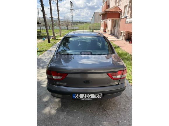 Sahibinden Renault Megane Klimalı Buzz Gibi 1.6 RTE 2000 Model TAKAS DEĞERLENDİRİLİR 