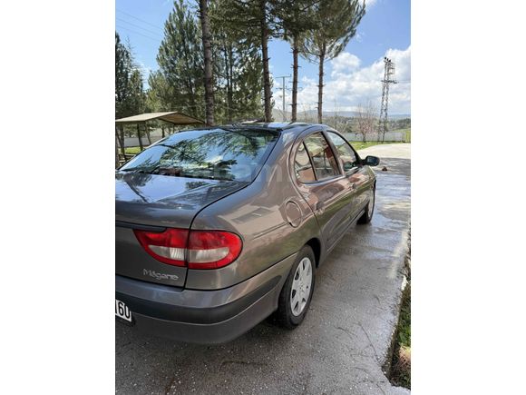 Sahibinden Renault Megane Klimalı Buzz Gibi 1.6 RTE 2000 Model TAKAS DEĞERLENDİRİLİR 