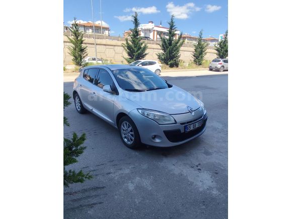 Sahibinden Renault Megane 1.6 Privilege 2011 Model