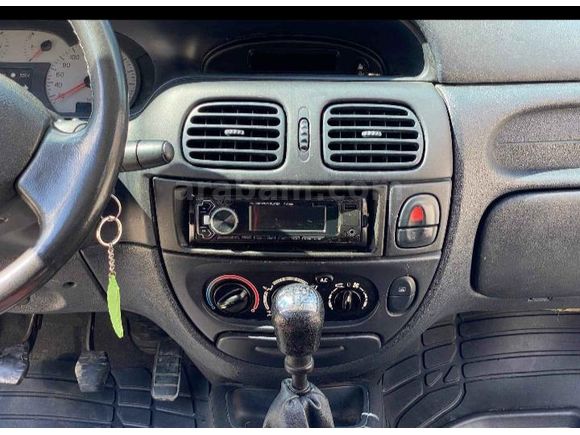 Sahibinden Renault Megane 1.6 Dynamique 2003 Model   Gri (Gümüş)