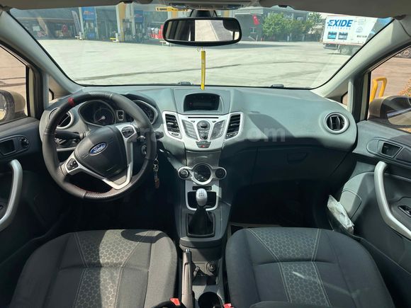 Sahibinden Ford Fiesta 1.4 Titanium 2010 Model 
