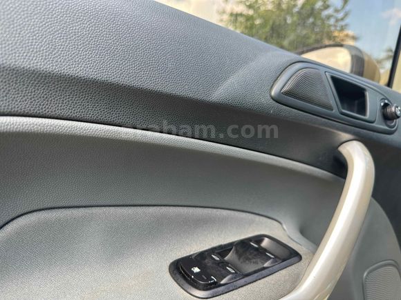 Sahibinden Ford Fiesta 1.4 Titanium 2010 Model 