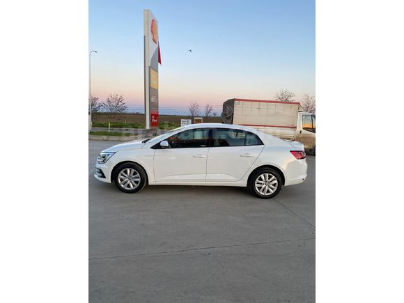 2026 MODEL SIFIR MEGANE 1.3 TCE   TOUCH  FULL MANUEL 200  KM DE SADECE SIFIR