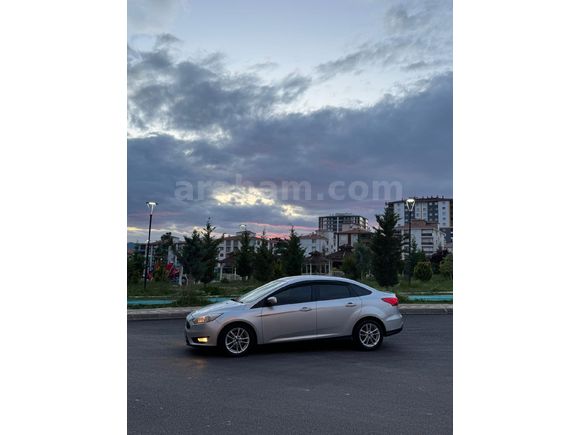 Sahibinden Ford Focus 1.5 TDCi Trend X 2015 Model  330.000 km Gri