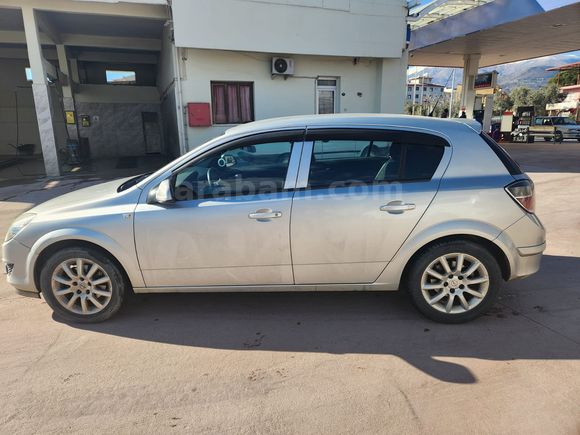öğretmenden Opel Astra 1.6 Essentia Konfor 2013 Model