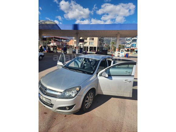 öğretmenden Opel Astra 1.6 Essentia Konfor 2013 Model