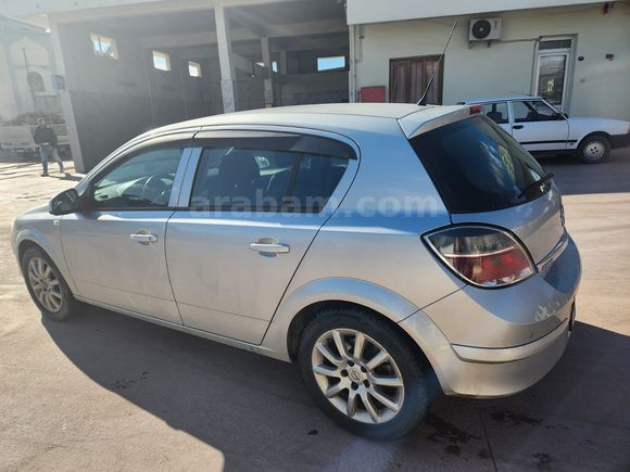 öğretmenden Opel Astra 1.6 Essentia Konfor 2013 Model