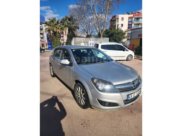öğretmenden Opel Astra 1.6 Essentia Konfor 2013 Model