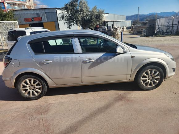 öğretmenden Opel Astra 1.6 Essentia Konfor 2013 Model