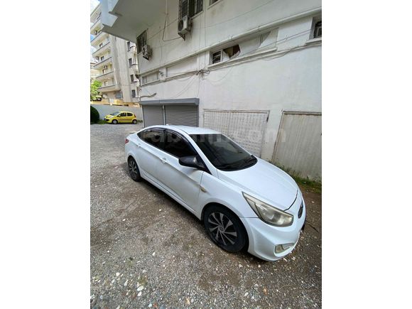 Sahibinden Hyundai Accent Blue 1.6 CRDI Mode Plus 2015 Model  252.000 km Beyaz