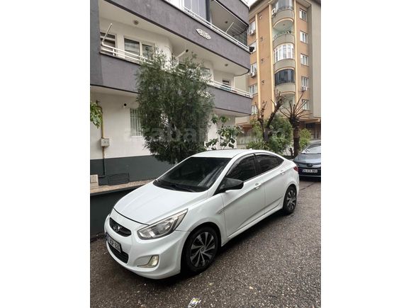 Sahibinden Hyundai Accent Blue 1.6 CRDI Mode Plus 2015 Model  252.000 km Beyaz