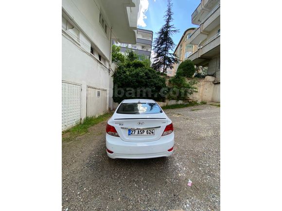 Sahibinden Hyundai Accent Blue 1.6 CRDI Mode Plus 2015 Model  252.000 km Beyaz