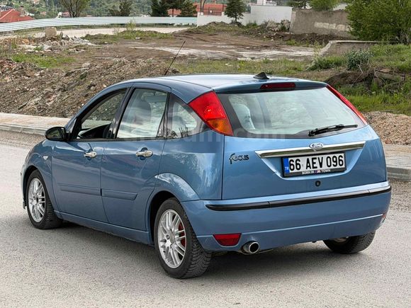 Sahibinden Ford Focus 1.6 Ghia 2004 Model 