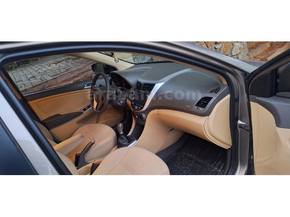 Sahibinden Hyundai Accent Blue 1.4 D-CVVT Mode Plus 2013 Model 2014 trafiğe çıkışlı İstanbul 135.500 km Kahverengi