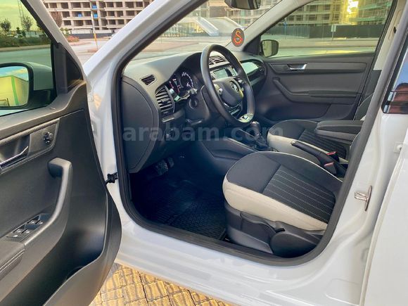 Sahibinden Skoda Fabia 1.0 TSİ turbo Premium 2021 Model
