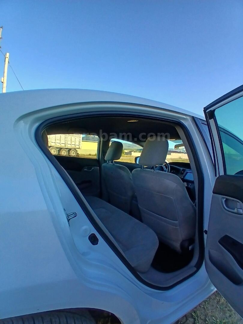 Sahibinden Honda Civic 1.6i VTEC Dream 2016 Model Erzurum 74.000 km Beyaz 3