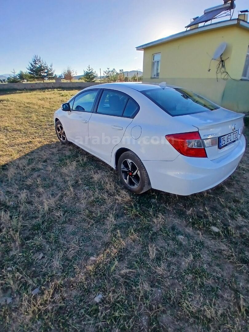 Sahibinden Honda Civic 1.6i VTEC Dream 2016 Model Erzurum 74.000 km Beyaz 7