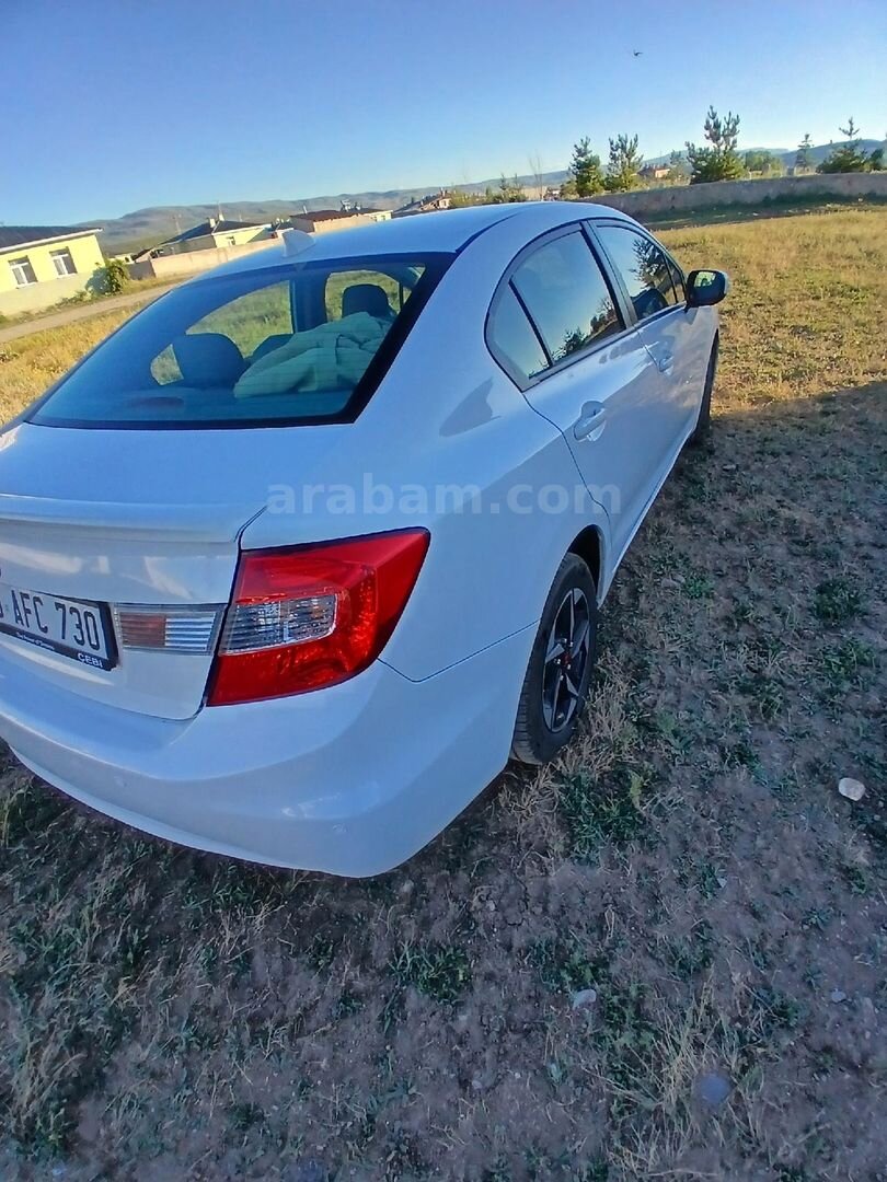 Sahibinden Honda Civic 1.6i VTEC Dream 2016 Model Erzurum 74.000 km Beyaz 6