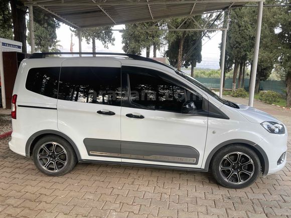 Sahibinden Ford Tourneo Courier 1.5 TDCi Titanium Plus 2023 Model 