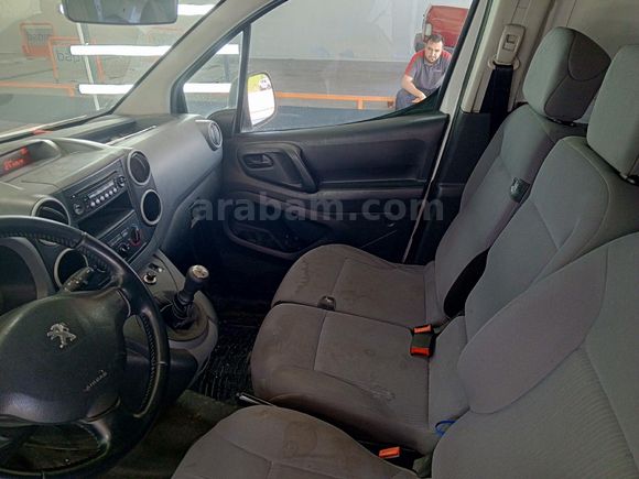 Sahibinden Peugeot Partner 1.6 HDI Comfort Pack 2015 Model  208.000 km Beyaz