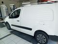 Sahibinden Peugeot Partner 1.6 HDI Comfort Pack 2015 Model  208.000 km Beyaz
