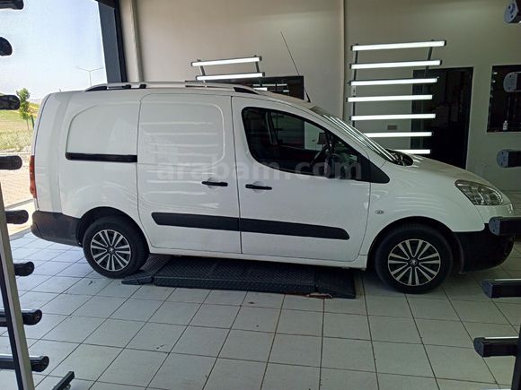 Sahibinden Peugeot Partner 1.6 HDI Comfort Pack 2015 Model  208.000 km Beyaz
