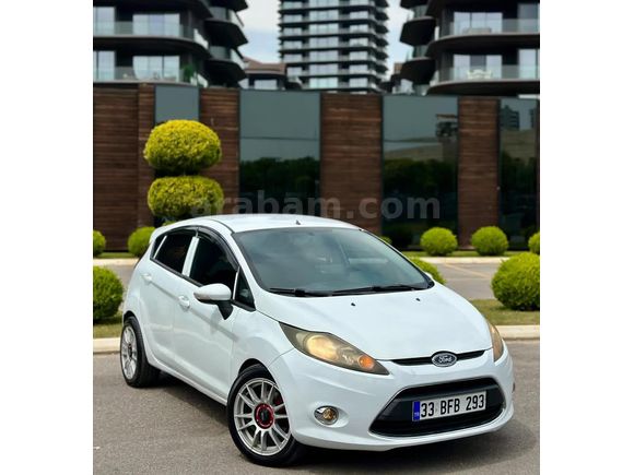 Sahibinden Ford Fiesta 1.4 TDCi Titanium X 2010 Model  270.000 km Beyaz